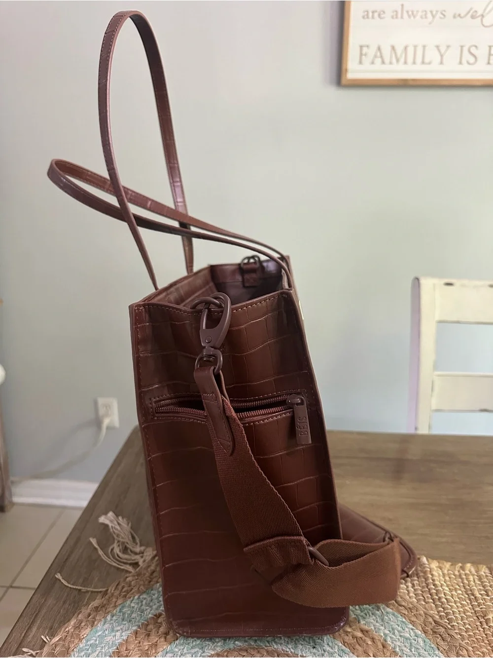 Brown Croc-Embossed Tote Bag - Classic Women's Shoulder Tote